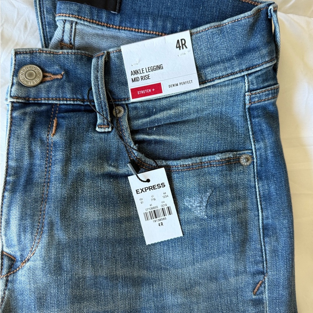 Express Women's Mid-Rise Ankle Stretch Denim Legging